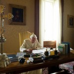 Concluído livro do Papa sobre infância de Jesus: Cardeal Bertone cogita nova encíclica