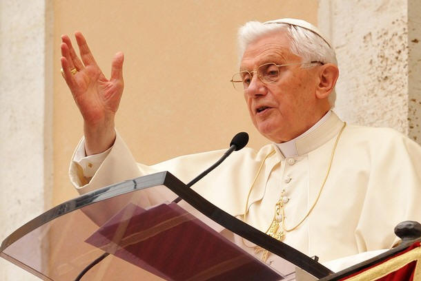 Bento XVI no Angelus: "Tudo passa, mas a Palavra de Deus não muda"