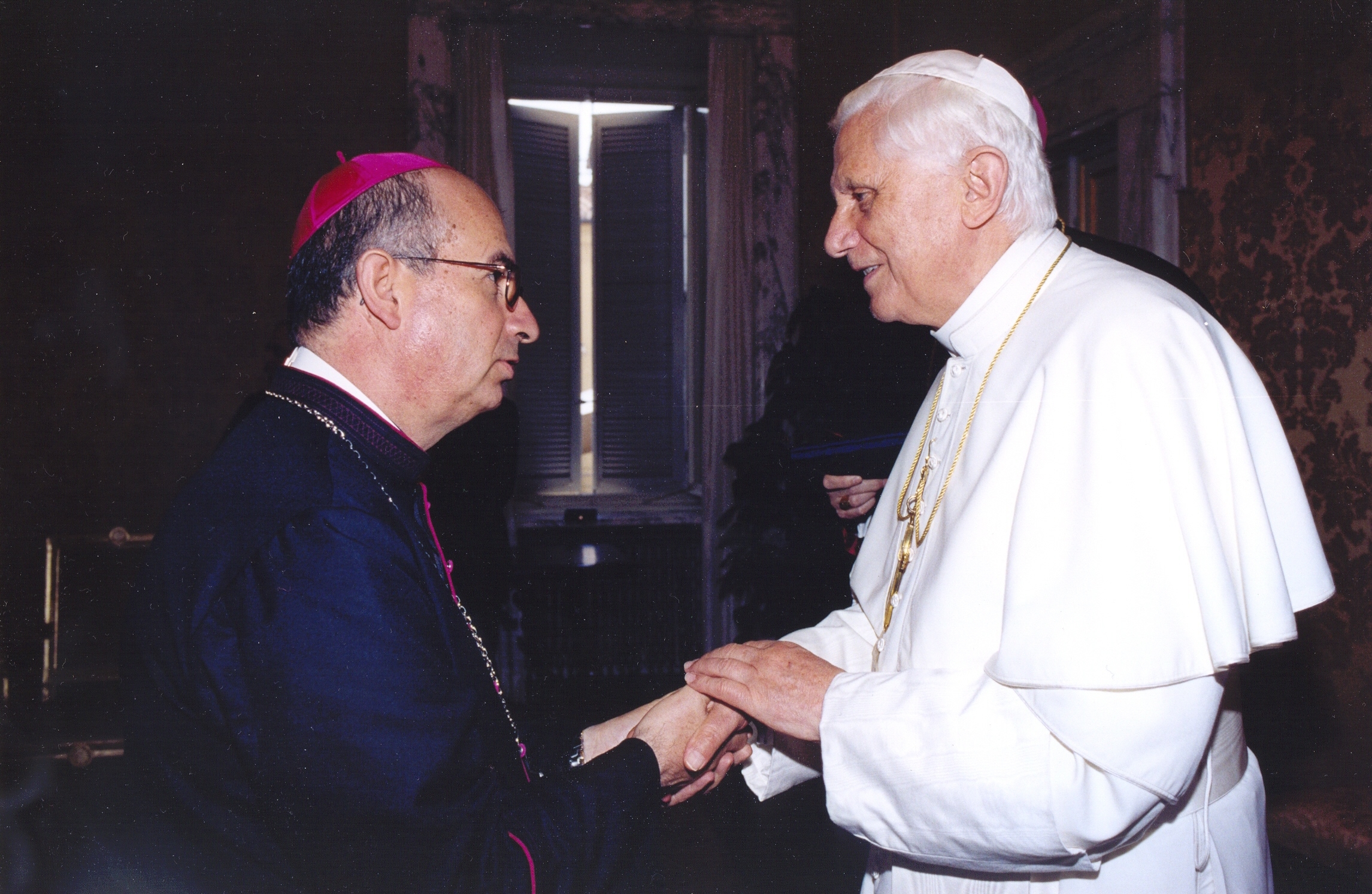 Nota do bispo diocesano sobre o anúncio da renúncia de Bento XVI