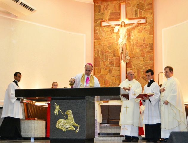 Paróquia Nossa Senhora do Rosário celebra dedicação do novo Altar