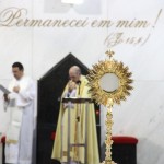 Momento de Adoração em comunhão com Papa