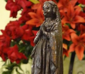 Papa receberá de presente estátua de N. S. Aparecida. A obra é de um artesão mineiro