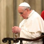 Papa reza pelos pais e educadores neste mês de agosto
