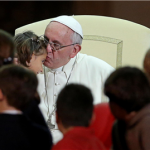 Papa Francisco: rezar juntos, em família, é muito bonito e dá muita força!