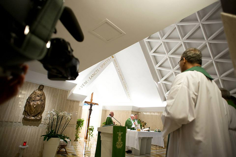 Papa na Missa em Santa Marta: "Fomos re-criados em Cristo"