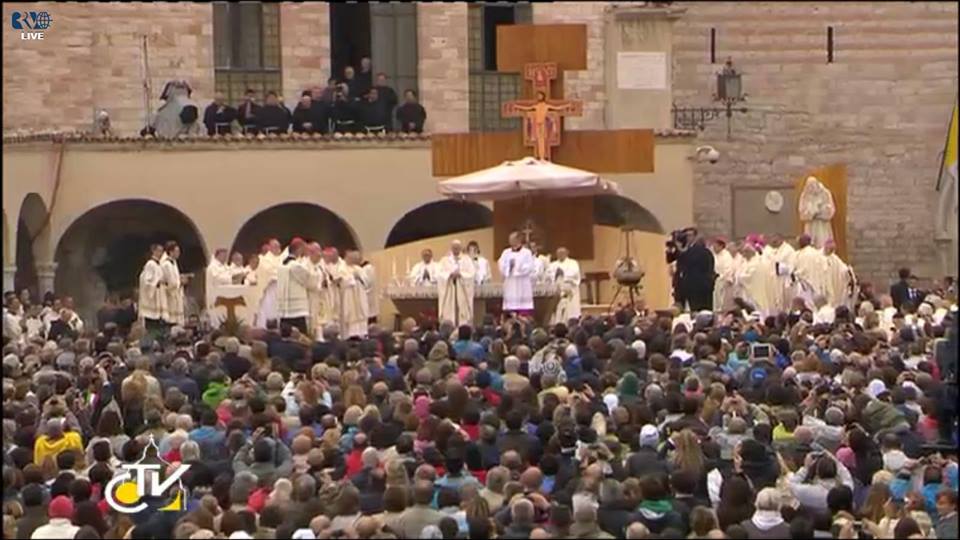 Missa em Assis: Papa pede que sejamos instrumentos de paz e respeitemos a Criação