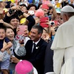 Papa pede à juventude asiática para que sirva os pobres, abandonados, doentes e marginalizados