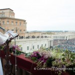 Urbi et Orbi: Papa lembra dos cristãos perseguidos e pede pela paz e liberdade