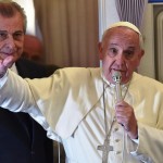 Papa aos jornalistas: “Sou católico”