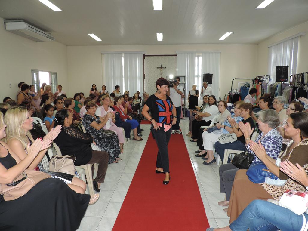 Voluntárias do Hospital Antoninho fazem desfile de roupas seminovas e bazar beneficente para ajudar pacientes do SUS