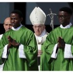 Papa aos catequistas: insensibilidade de hoje escava abismos