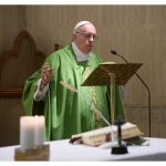 Papa: um padre deve ter paixão, discernimento e denúncia
