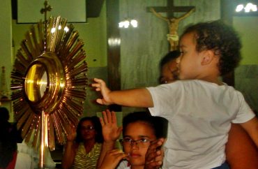 Paróquia São Silvestre realiza Cerco de Jericó pelas famílias