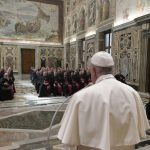 Francisco a Núncios: defendam a Igreja e não se juntem a blogs e grupos hostis ao Papa