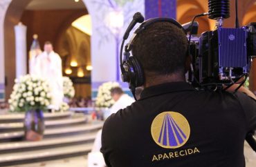 Confira dias e horários das missas transmitidas pelas emissoras de TV de inspiração católica