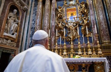 As duas orações do Papa para invocar o "fim da pandemia"