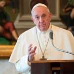 Papa exorta a curar as epidemias causadas pelos pequenos vírus e pelas grandes injustiças sociais