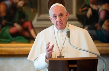 Papa exorta a curar as epidemias causadas pelos pequenos vírus e pelas grandes injustiças sociais
