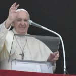 Papa Francisco: cada um de nós deve tomar a própria cruz