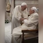 O Papa Francisco e o Papa emérito Bento XVI já foram vacinados