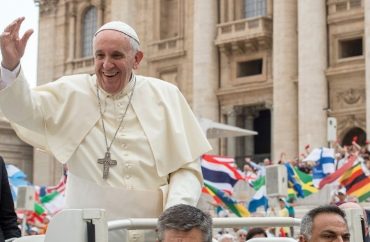 Retrospectiva do Papa Francisco: Viagens, Reformas e os Desafios da COVID e Saúde