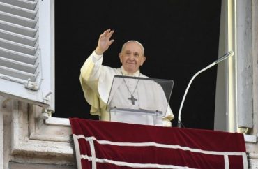 O Papa: "A verdadeira humildade é olhar só para Deus e para o próximo"