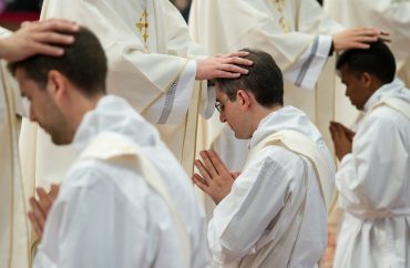 O Papa abrirá um simpósio no Vaticano sobre celibato, vocações e tradição