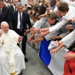 O Papa aos coroinhas da: servir a Igreja é uma bela aventura