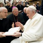 Nova tradução brasileira do Missal é entregue à Santa Sé e ao Papa Francisco