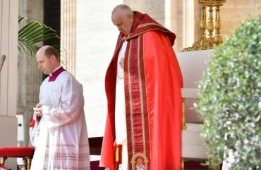 Papa Francisco na Missa do Domingo de Ramos: “Cristo impele-nos a procurá-lo e amá-lo nos abandonados”