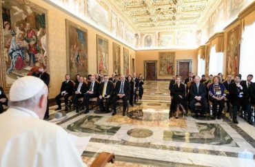 Papa: somente o diálogo constrói a paz, não à violência e à guerra