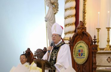 Em missa solene, Dom José Roberto Palau celebra 10 anos de episcopado