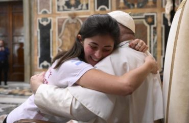 Francisco convida os jovens latinos a continuar se preparando para o Jubileu