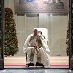 Papa Francisco abre a Porta Santa da Basílica de São Pedro, inaugurando o 28º Jubileu da história da Igreja Católica