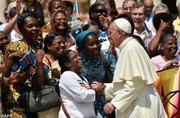 Francisco: "quem não vive para servir, não serve para viver"