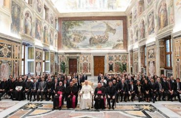 Papa: universidades católicas devem se tornar “itinerários da mente rumo a Deus”