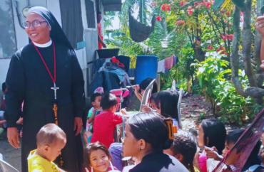 Servas do Espírito Santo nas Filipinas: fé e pão às crianças famintas de Compostela