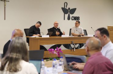 Secretários executivos dos regionais da CNBB participam de encontro na sede da Conferência, em Brasília