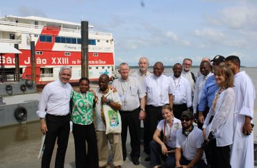 Igreja Católica na COP30: visita a barcos-hospitais e painel sobre justiça climática