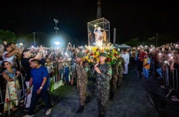 Imagem de São Miguel Arcanjo de Gargano chega a Maceió e mobiliza milhares de fiéis em consagração