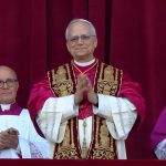 Com bênção Urbi et Orbi, Papa Leão XIV concede bênção à cidade de Roma e a todo o mundo