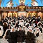 Papa Leão XIV visita as Irmãs Carmelitas da Theotokos