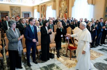 Papa alerta para mudança rápida causada pela IA e pede atenção às crianças e jovens