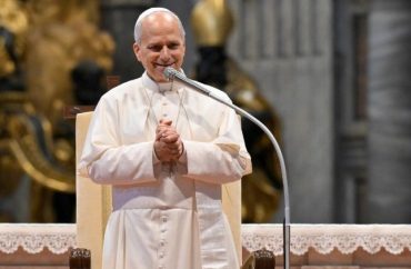 Papa a educadores católicos na África: dar esperança aos jovens em fuga