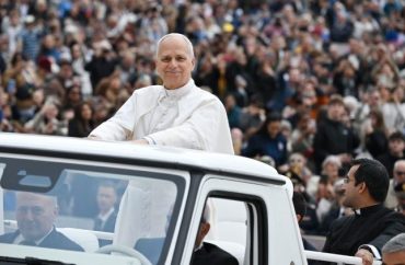 Leão XIV: a informação muda, mas jamais deve ceder à banalidade e fake news