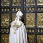 O Papa fecha a Porta Santa: é bom continuar a sermos peregrinos de esperança