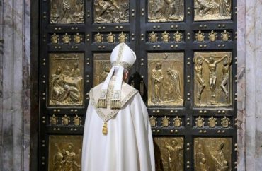 O Papa fecha a Porta Santa: é bom continuar a sermos peregrinos de esperança