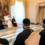 O Papa: quando desarmamos nossos corações, crescemos na caridade