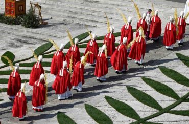 Papa confia à Maria os crucificados de hoje: rejeitar a guerra com o Rei da paz