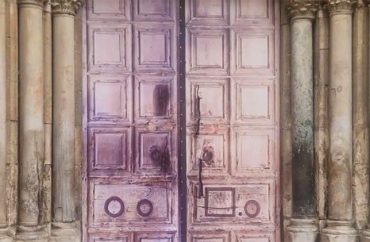 Terra Santa: Portas fechadas, olhos apagados